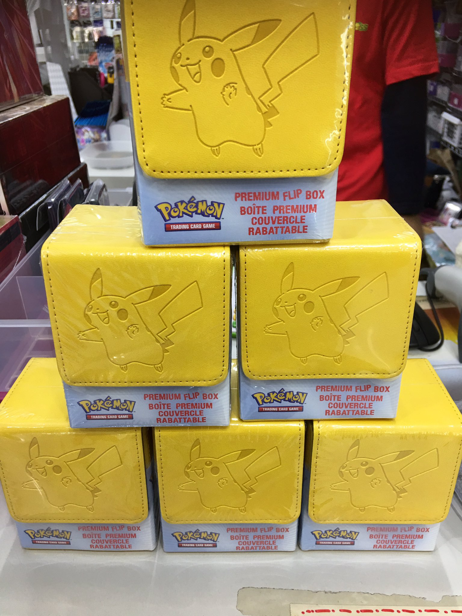 トレカプラザ55上前津店 ポケモンサプライ 海外限定のピカチュウデッキケース入荷しました しっかりしていい感じ 海外限定 新作のモンスターボールプレマも入りました シンプルイズベスト T Co Z5grwuxurk Twitter