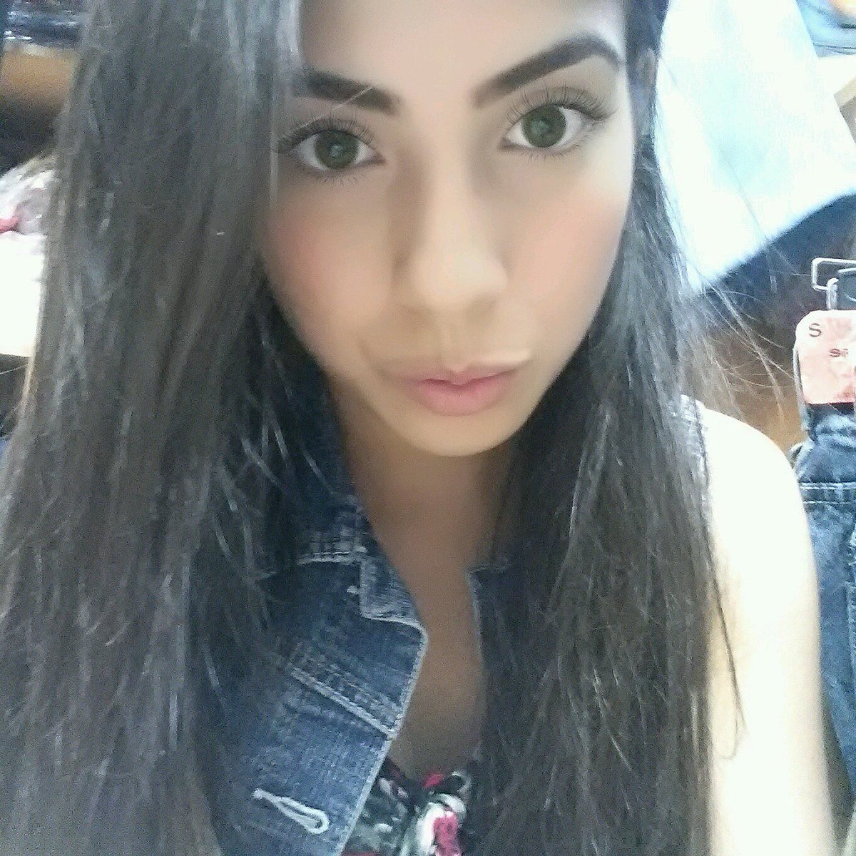 JailenRey's tweet photo. Holis ternuras buenas nocheee :* https://t.co/Fj2ijEX363