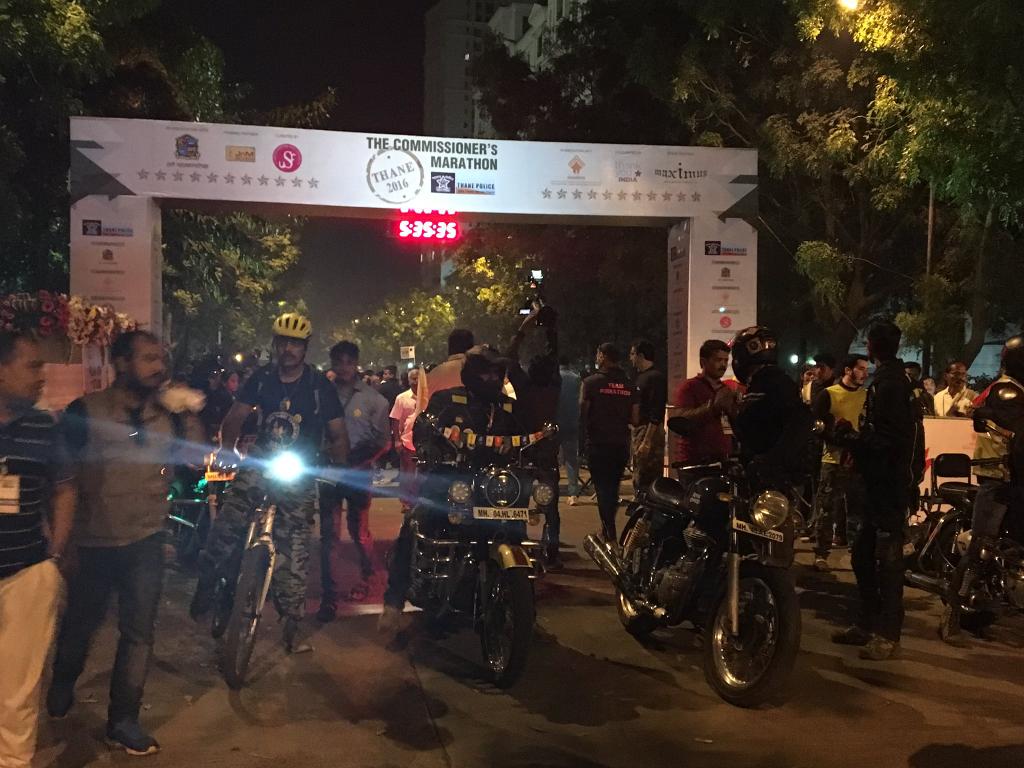 ThankYouIndiaIn's tweet photo. Preparing for the 21kms flag off @CPsMarathon  with @milindrunning  @TheRaymondLtd https://t.co/ZzM7lRJZRn