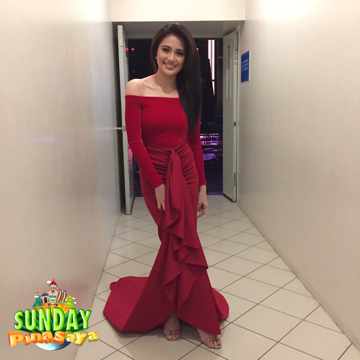 SundayPinasaya's tweet photo. .@myjaps, looking lovely in red. ❤️ #SPSHolidayFeels https://t.co/Squo1YGabw