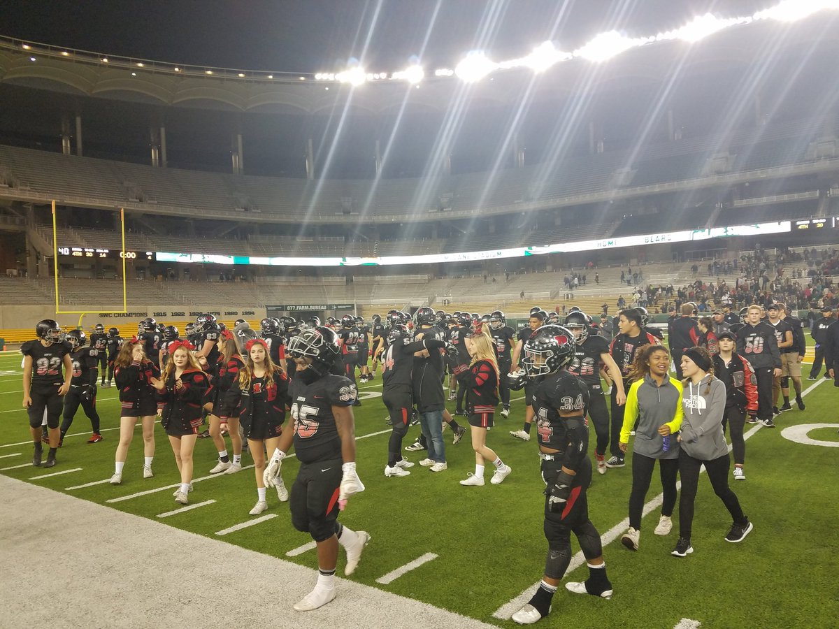 FanstandATX's tweet photo. Bowie Seniors, you made program history this season, set the tone for Dawg Pack future. C/O '17 legacy will never be forgotten https://t.co/tekIbb1RRT