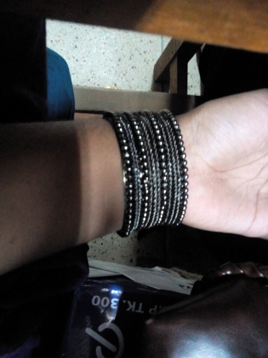 priyankadatta41's tweet photo. What I am dong in class... #MyBangles #Bethi'sHijabpin #Mehdi'sHasi 😂😂
@murshida_208 @IIMEHDI https://t.co/dOdJ6H2piz