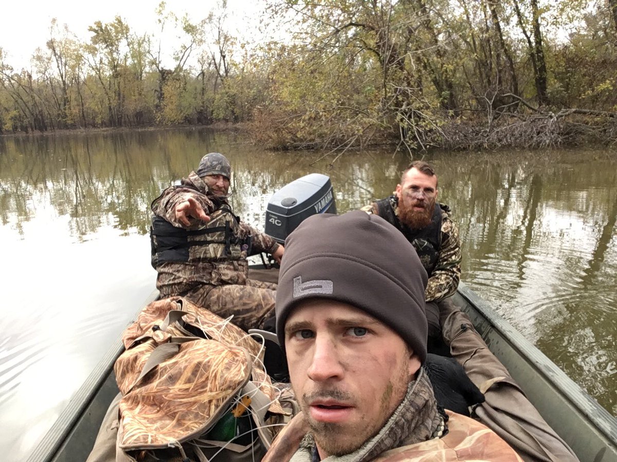 1BlindFaith's tweet photo. Post hunt selfies #banded #sitka #traditionsgamecalls #engelcoolers https://t.co/g4mPfFZQ92