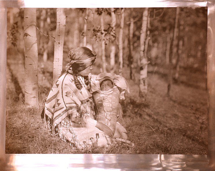 These vintage photos of Native American life are as controversial as they are beautiful  laweekly.com/arts/these-vin…