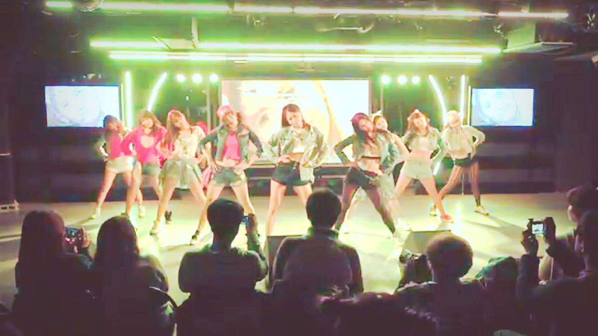 blooming_cheer's tweet photo. 重心が反対になってる人が私。。。最後の決めポーズなのに😭みんなごめんなさい(｡•́•̀｡)💦
 #少女時代 #girlsgeneration #コピユニ #girlsgraduation #ケポダン #kpop https://t.co/ZaNcviN4GX