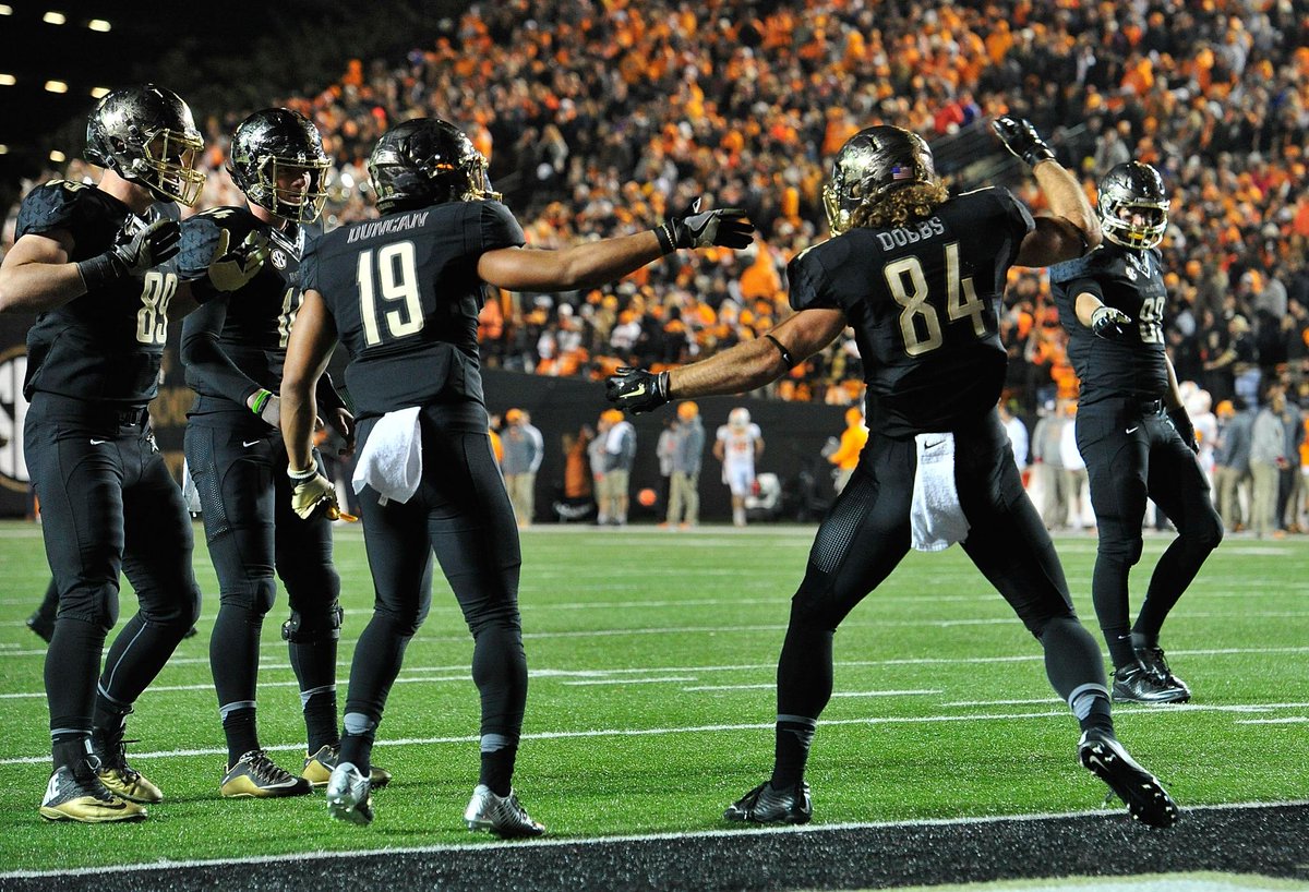 SportsCenter's tweet photo. Vanderbilt upsets No. 17 Tennessee, 45-34, for the 1st time since 2013.

Vols entered the day 38-0 as an AP-ranked team vs unranked Vandy. https://t.co/xeQRjyrGH6