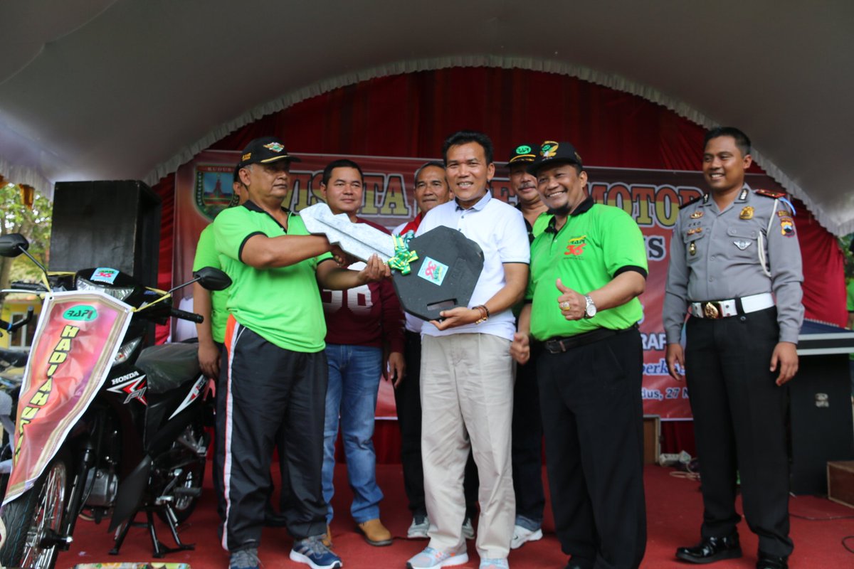 RAPI adl sarana mmbangun komunikasi&amp; hadir d tgh masy utk brsma mncari solusi dr prmslahn yg ada
@HumasKudus <a href="/Menkominfo/">Menkominfo</a>  <a href="/info_RAPI/">Radio Antar Penduduk</a>