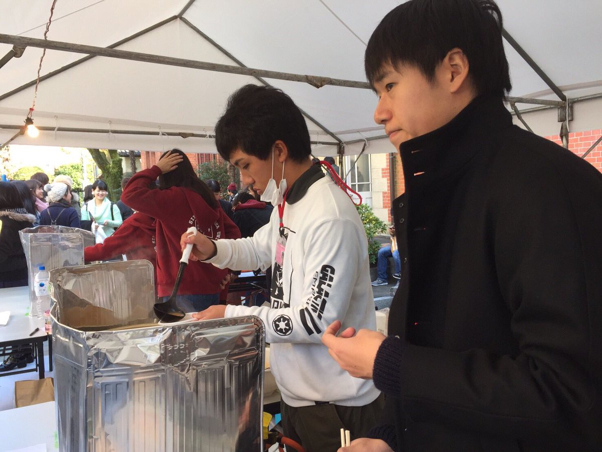 dycc_yacht470's tweet photo. みそチゲスープ 200円
神学館前で今日も元気に売ってます！
寒いんで是非食べに来てください＼(^^)／ https://t.co/CmVvaF4jGE