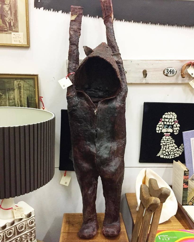 thevintageposts's tweet photo. I did a spot of vintage shopping today! I just love that you never know what you'll see. I… https://t.co/QYlUkwf4yW https://t.co/Qm5nX2CDaO