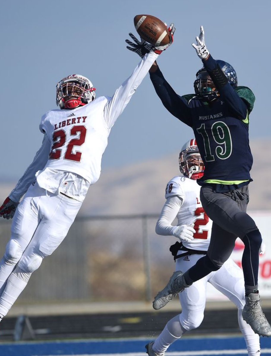 CoachMoniz's tweet photo. #22DB @MWATAERA with the no fly zone for No.21 Liberty HS(NV) Patriots win in the North! #702hsfb #NVprepsfb #teamadidas #3StripeLife https://t.co/CENbta5Okc