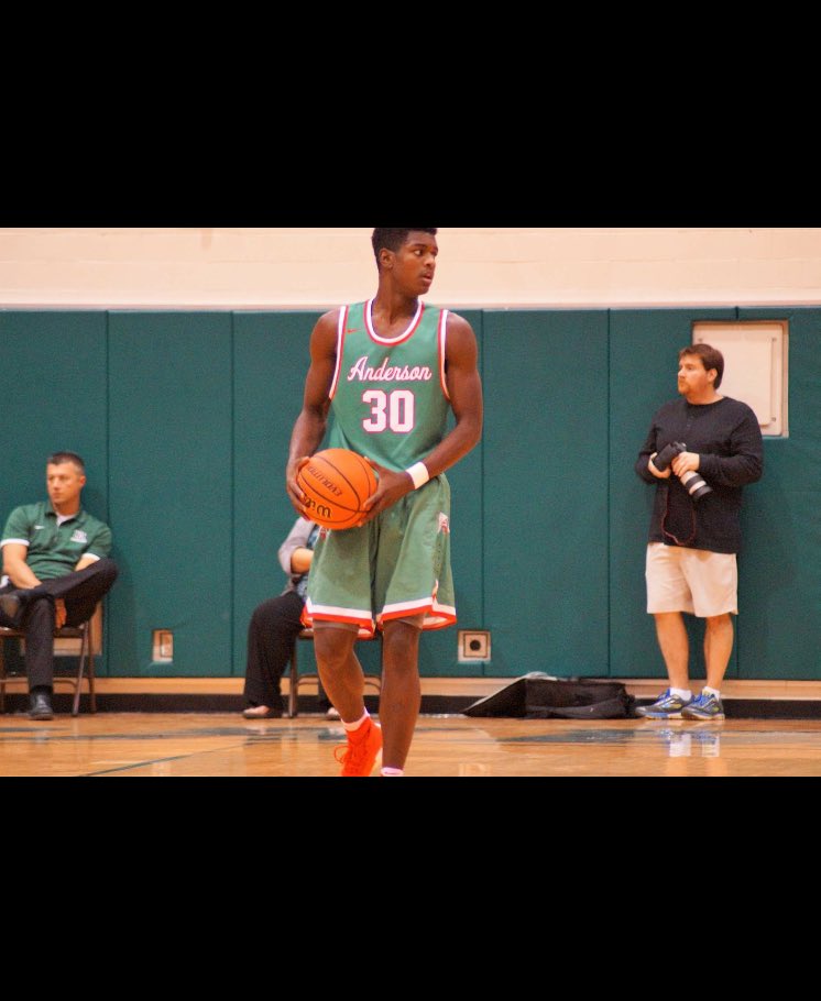 Yunq_Talentedd's tweet photo. This Not Even For Me Nomore.. #RipRiq #KelleyStrong #GFTA #RihAuntJanet https://t.co/dWjSmCCdp2