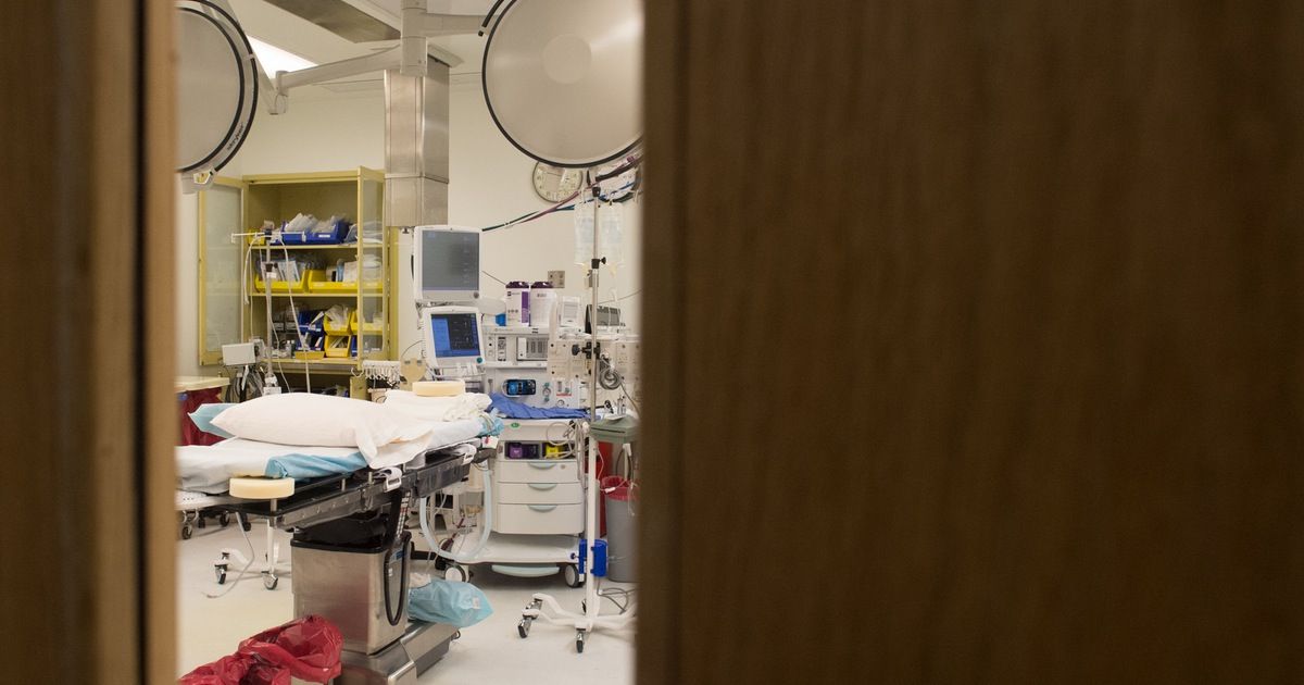 StarTribune's tweet photo. Medical device employees are often in the operating room, raising concerns about influence https://t.co/MYrRoOQu8K https://t.co/iFl3cxfkSZ