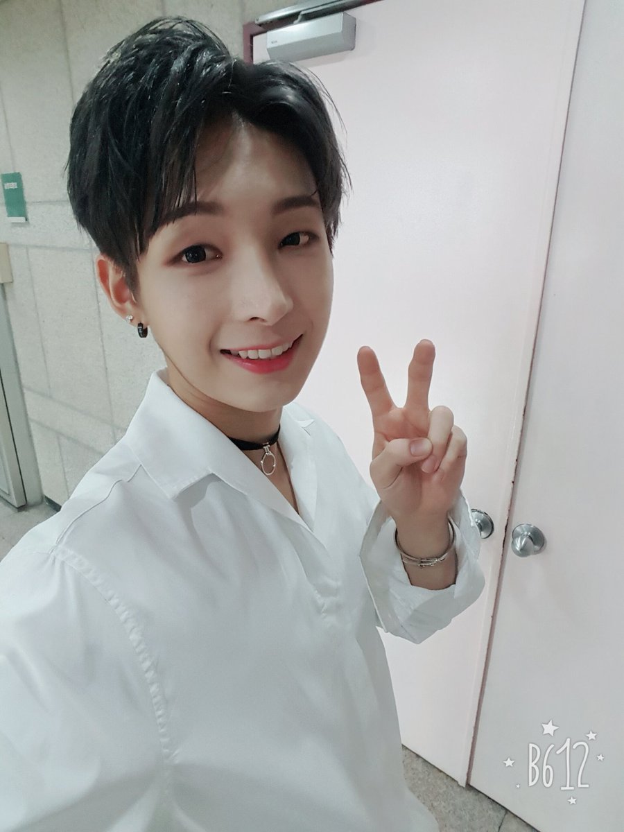 snuper6's tweet photo. >_^ ㅋㅋㅋㅋ 이따봥~~~!! 
#스누퍼 #SNUPER #상호 #인기가요 #오늘도비 #비누퍼 https://t.co/zlBz8pXAC1