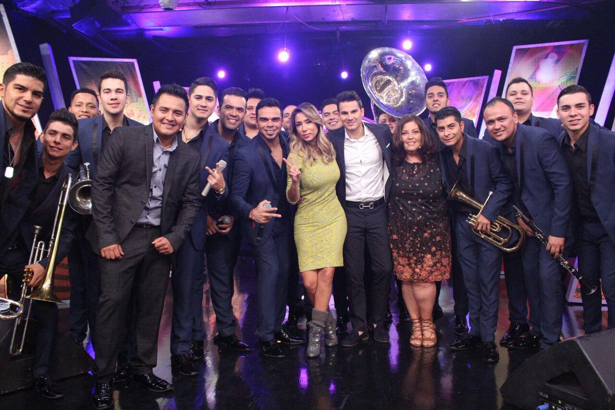 MarileAndradeDC's tweet photo. Este domingo es #LaRepe de @XEBandamax con la guapísima de @MarileMx 👉 @BandaEjecutiva @PipeBueno @Gloriadepie y @ChincheFercho a la 1pm 👌👏👏 https://t.co/vSXEuiE0Xe