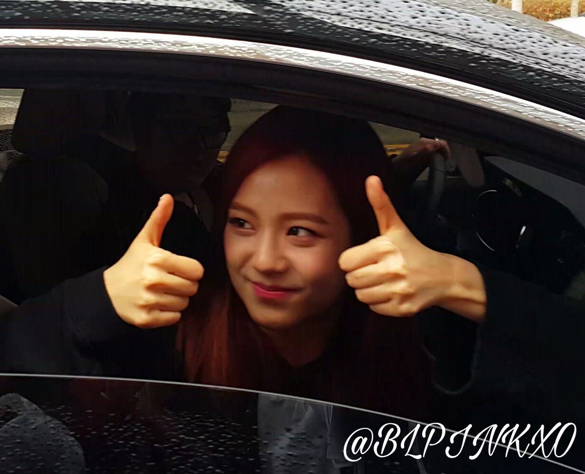 BLPINKXO's tweet photo. 161127  인기가요 퇴근길 치츄파티!
너무 존예 존귀ㅜㅜ 1위축하햄~~~ #블랙핑크 #지수 #치츄 https://t.co/bLZe6FV9Ea