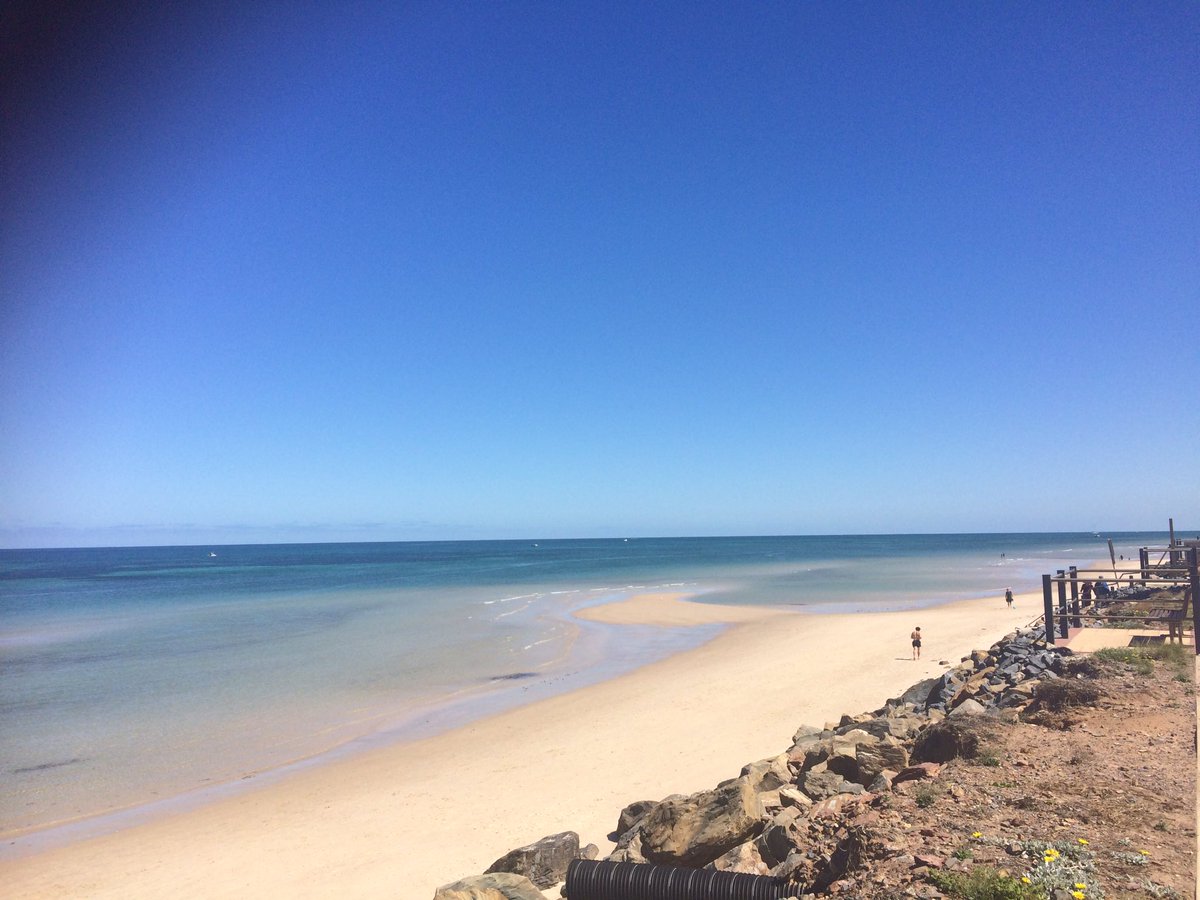 Missiyt's tweet photo. Where did that week end go😫 nice walk this morning #nowback at the airport https://t.co/8M8g4Pg3pq