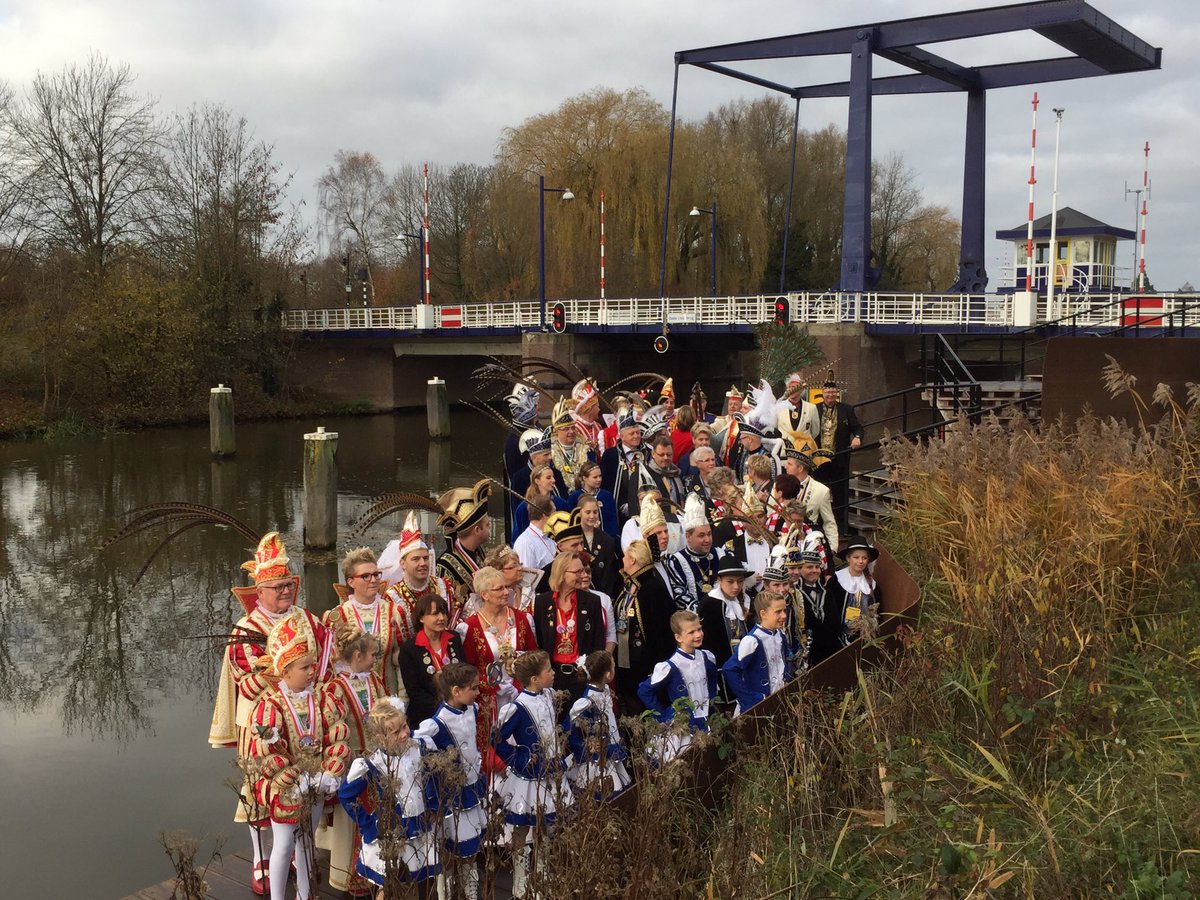 Prinsentreffen bij CV de Lange Rakkers <a href="/ckkafe/">Cafe Kafe</a> #carnaval2017 #leutekum