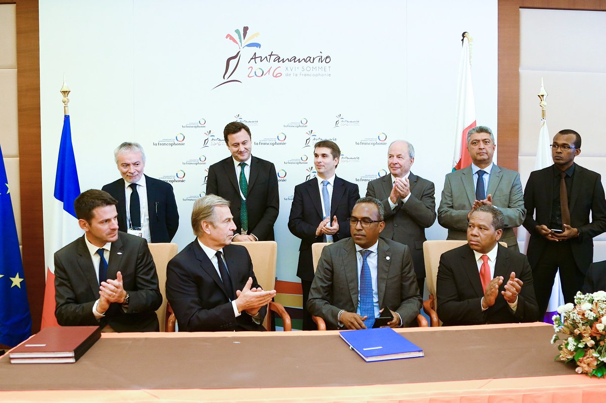 62 millions d’euros accordés à Madagascar par la France à travers l’<a href="/AFD_France/">Agence Française de #Développement (AFD) 🇫🇷 🇪🇺</a>, six accords de financements signés #SommetMada16