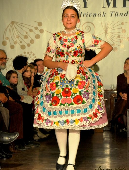 neptancosok's tweet photo. méltán híres kalocsai viselet 💃🎀 #neptanc #kalocsai https://t.co/FcbhZtrkLu