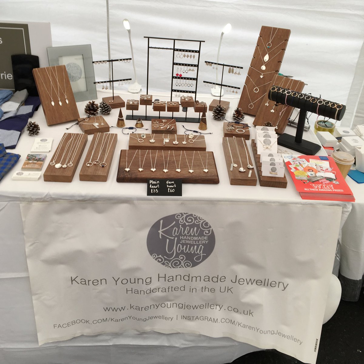 KYoungJewellery's tweet photo. Excited to be at the #northcoteroad xmas fair today from 10-5pm! Am outside pintus cafe - do pop by and say hi!! X https://t.co/sa5RbTmU16