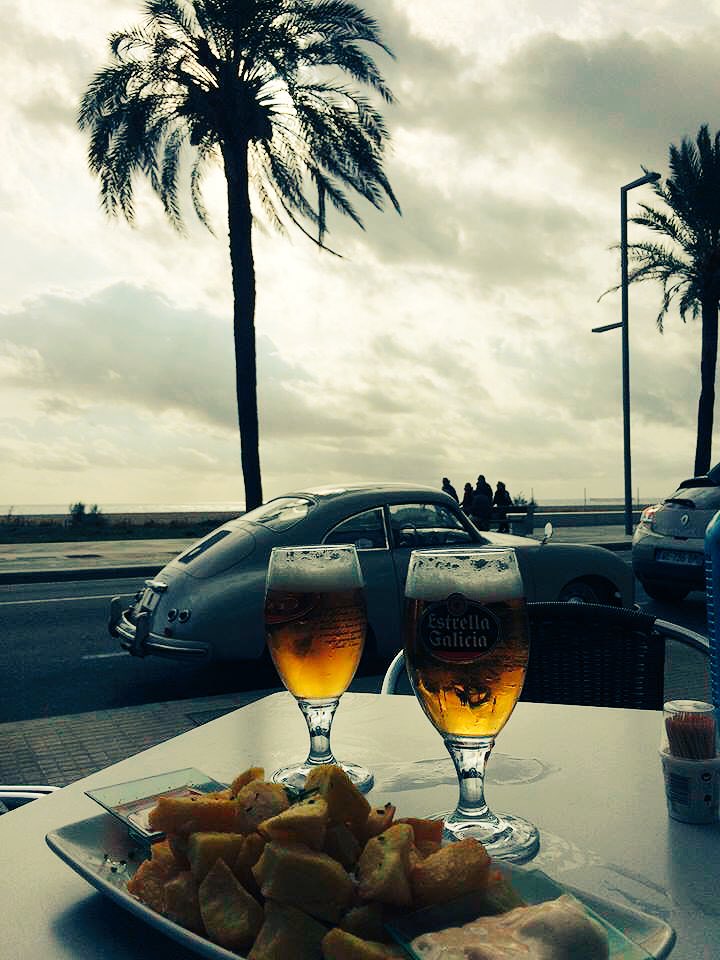 FAFBulldog's tweet photo. Have a great #Porsche Weekend 🍻🏁

@PeterPtur9421 @peiotto  @Bertieschip @Cosito1Horacio
@fokkerdude @PorscheRetail
@CarSnapped @uchuta_m 🌴🍻 https://t.co/KqYhuFuSra