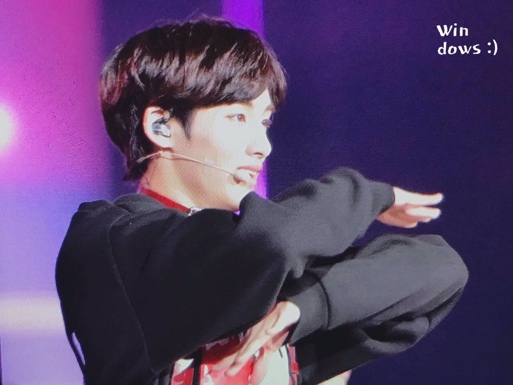 win_dows1028's tweet photo. 161127 슈퍼서울드림콘서트  #NCT127 #WINWIN #윈윈 https://t.co/Cr7zEy63FW