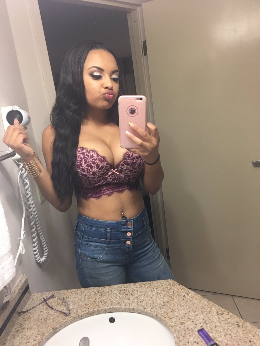 tdollfacee_'s tweet photo. Was definitely poppin tonight๐๐๐ฆ #prettygirlmagic #houston https://t.co/ZIvwVLkiia