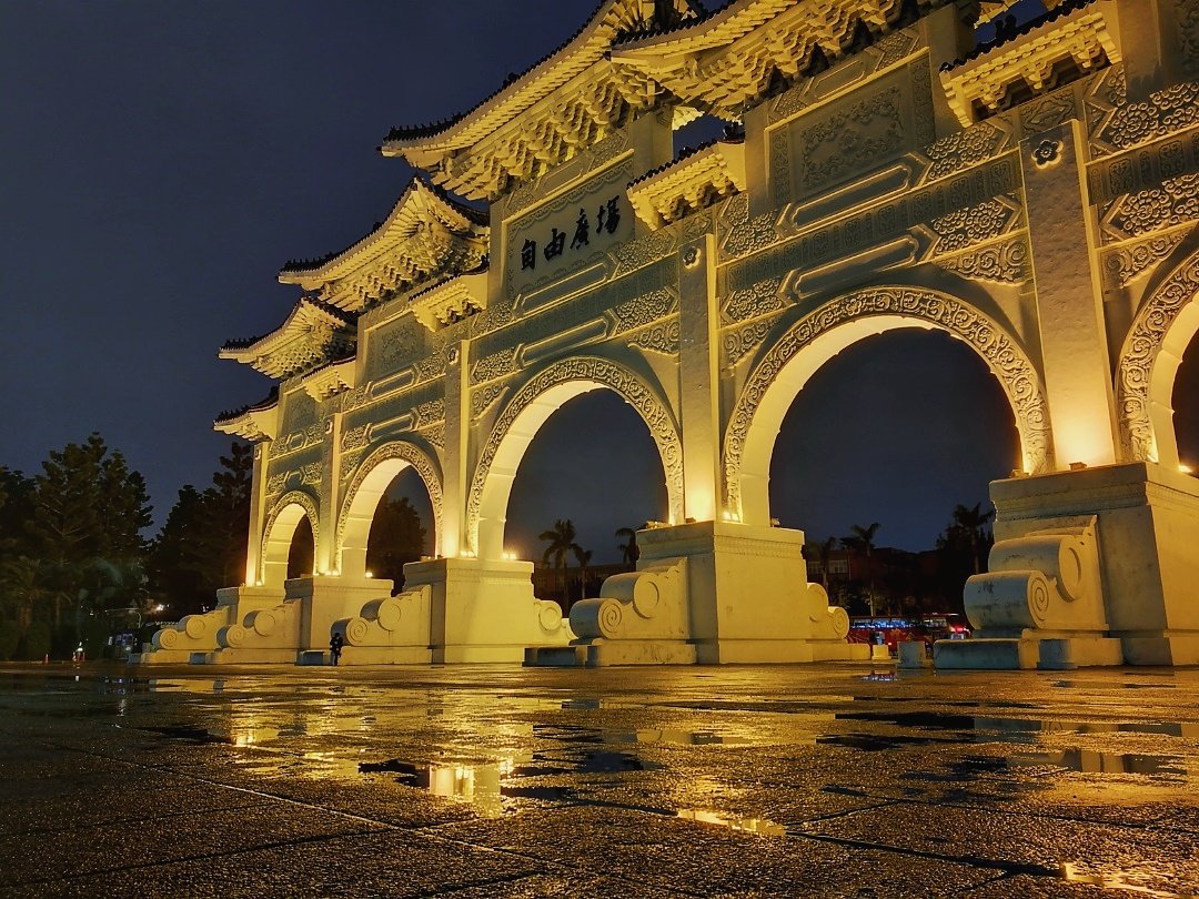 blissfulguro's tweet photo. #Taipei Powered by @flytpack #FlytpackTravels #FlytpackHelps #FlytpackPH #skyporn #skylovers #twilight #ruins #sunsetporn #taiwan #travel https://t.co/lSb7UeGV7g