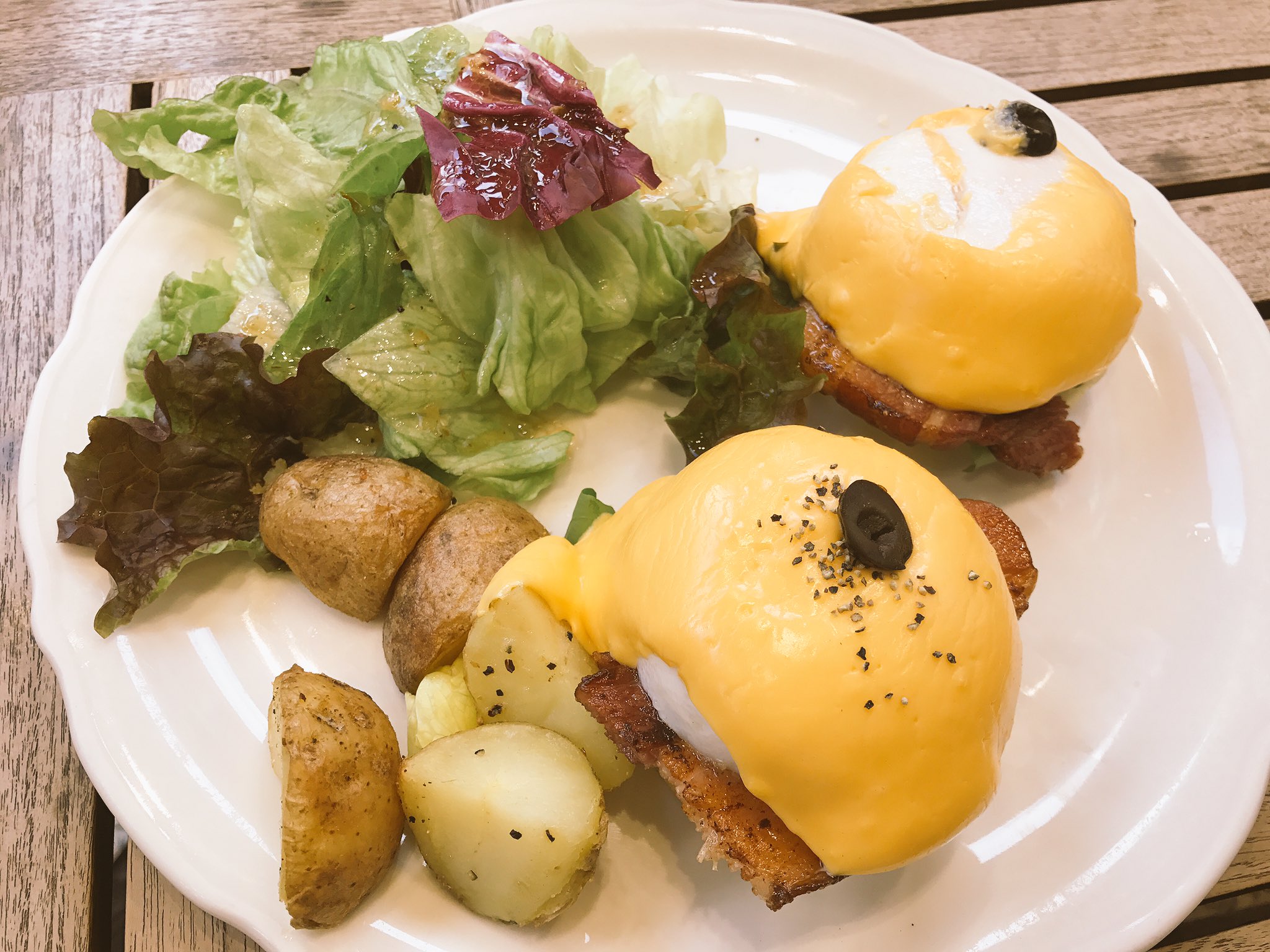 تويتر したらば じゅん على تويتر 原宿店で見たアヒージョチャーハンを食べに来たのにここはなかった ダッチガーデンと迷って エッグベネディクト 1500円くらいだった サラダのドレッシングが美味かった オリジナルパンケーキハウス 吉祥寺店 T Co
