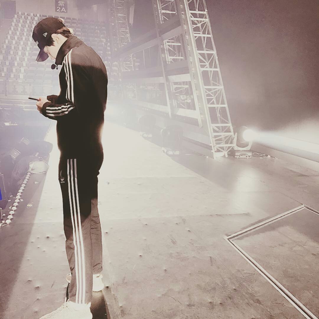 BUBBLETEAHOLIC's tweet photo. 161127 ชานยอลคอมเมนท์ไอจีอี้ชิง 
"คึคึคึคึคึคึคึคึ Adidas ต้องโทรหาผมอีกแน่ๆ"
เพราะชานยอลใส่ชุดของAdidas
cr: delightcy_ https://t.co/0okqcYKu4h
