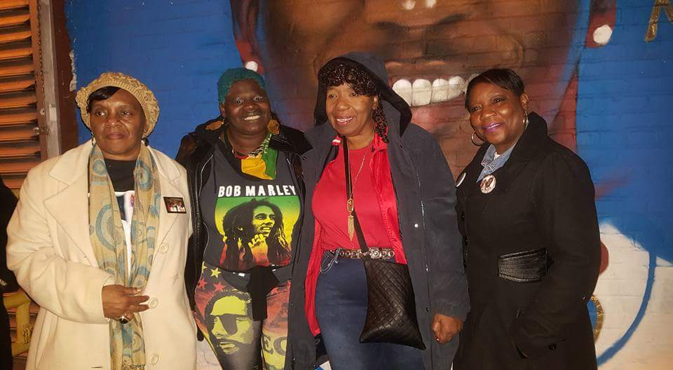 CoalitionOCM's tweet photo. COCM President @msghopkins, COCM mom Bea &amp; Gwen Carr supporting Valerie. Valerie is the mother of Sean Bell #50Shots https://t.co/yhTlJojk7w