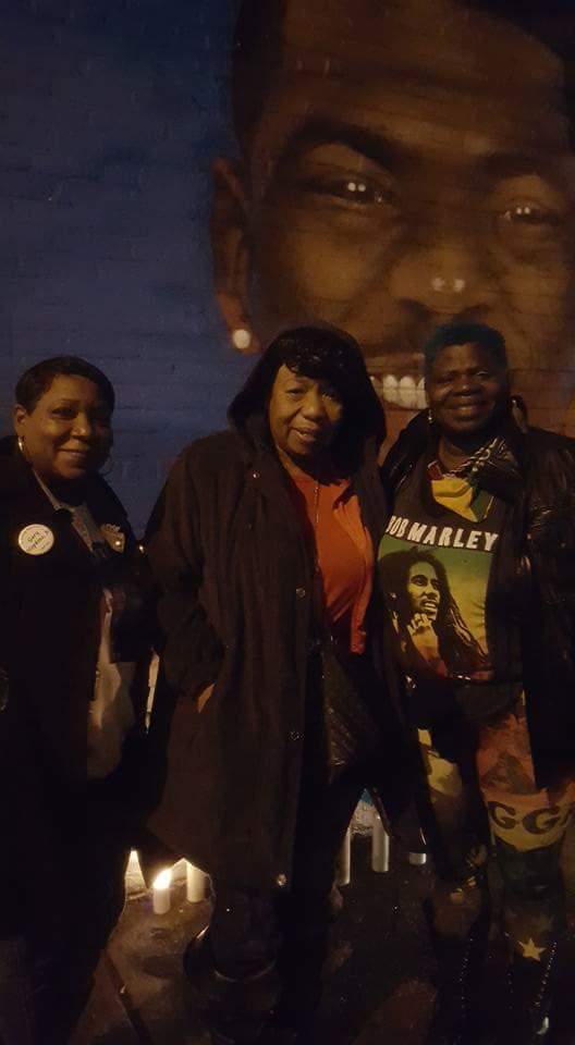 CoalitionOCM's tweet photo. Mothers united in support for Valerie Bell. @msghopkins, Bea Mack and Gwen Carr. #SeanBell #50Shots #NYC https://t.co/56552D0ntw