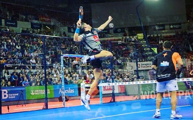 pfisicapadel's tweet photo. 🔵 Impresionante el remate en suspensión de Maxi Sánchez. Potencia y coordinación en estado puro. 💪💪 
Foto ➡ @padelfotos 
#padel #remate https://t.co/XMwVS9cHAW