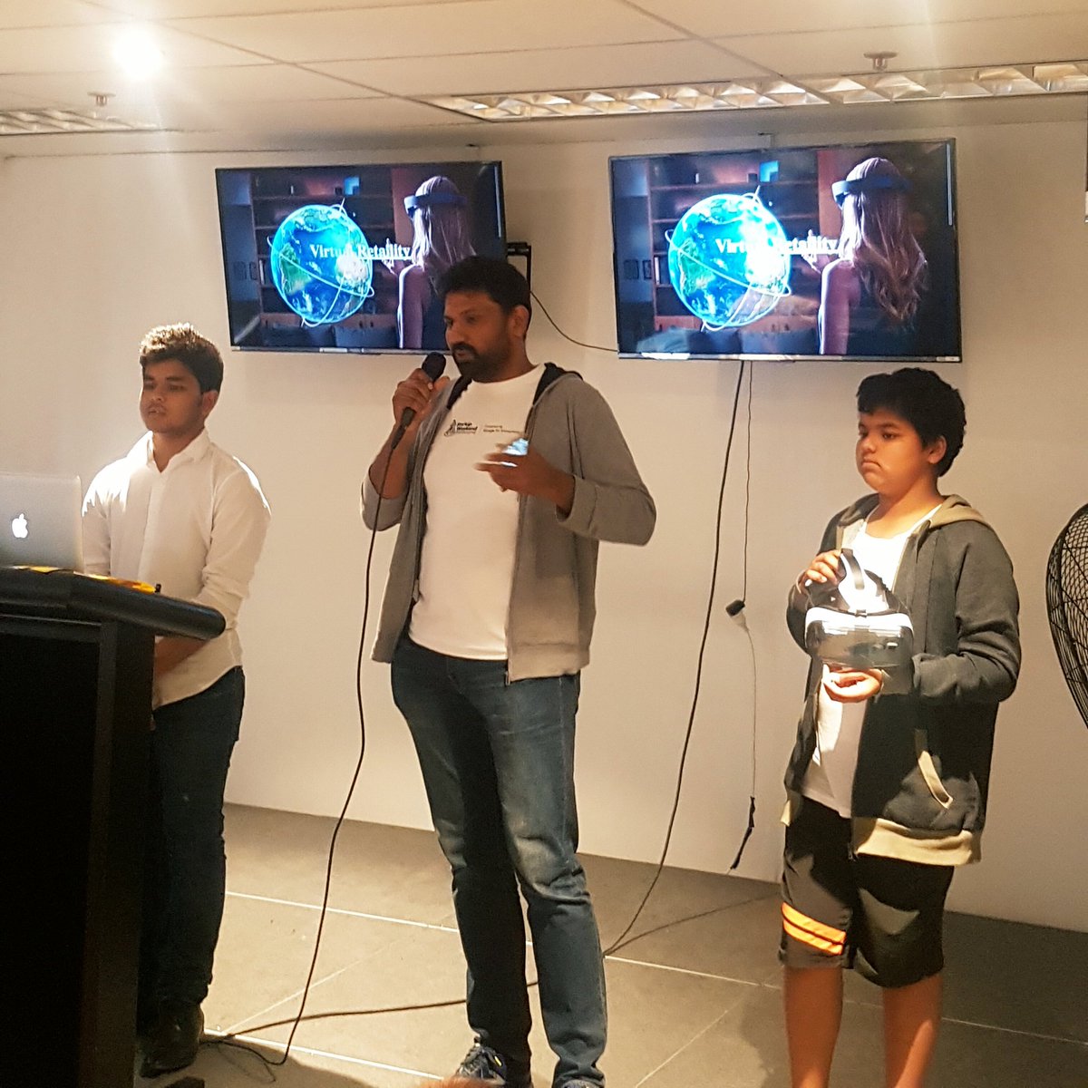 Pitch6 VirtualRetaility has a 10y.o. in the team! Emersive #RetailTech eases searching for products instore utilising #VR #SWMelb