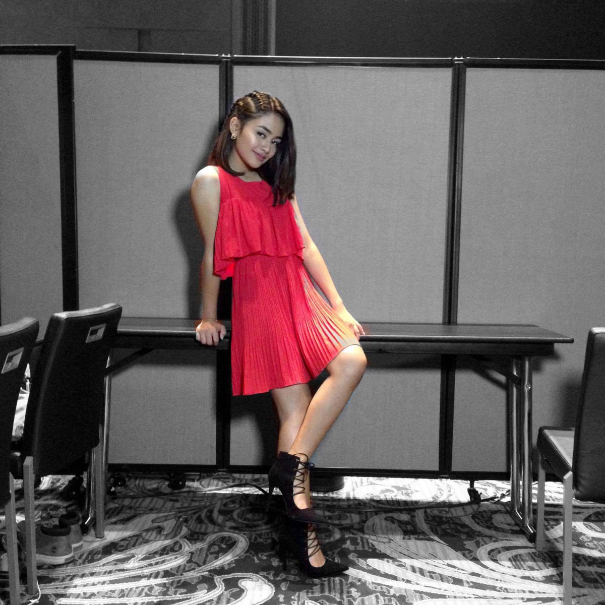 officialvivoree's tweet photo. Just looking at my past and looking in the mirror and realized that i changed a lot 😙😙😙 Styled by: Vannesa Mercado😊 thanks ate vannesa 😊😙😘😚😍 https://t.co/p9IyYribd4