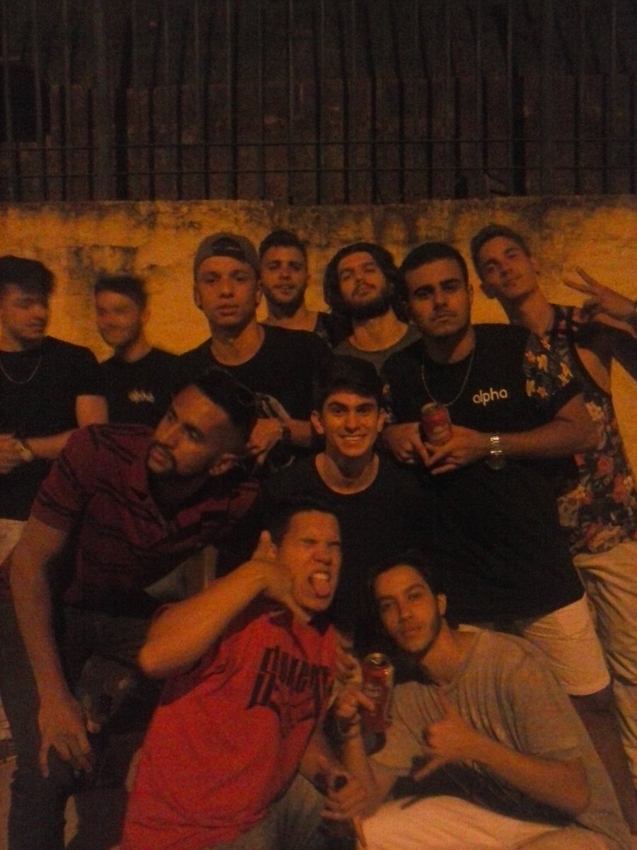 salvim_jp's tweet photo. Eu amo meus camarada pqp #3megapixel #tecpix https://t.co/cXXQhCLS5t