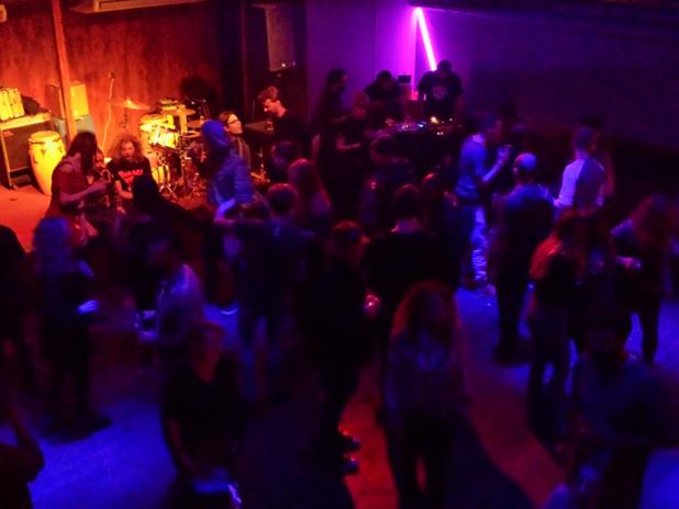 Beautiful crowd getting down till the place closed down a few hours ago in Utrecht!
Tonight PARIS!!!!