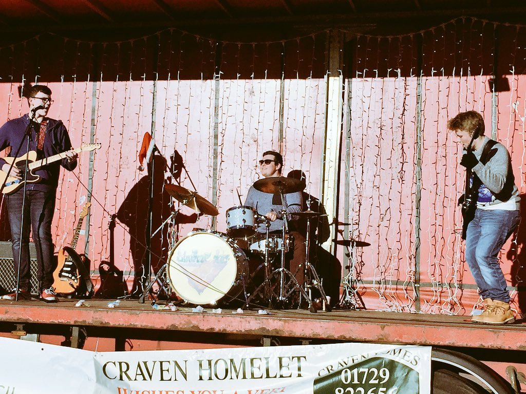 ShrimpBand's tweet photo. Settle Christmas Lights #settle #livemusic #localband #vibrantsettle @CravenHerald @dalesradiouk https://t.co/KZP3fdXuGt https://t.co/NUvOK0RXNk