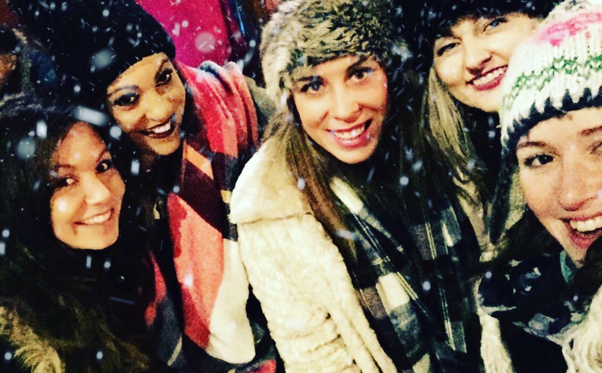 ImperialNetball's tweet photo. A few cheeky drinks at the German Markets for some of the first team girls #Imps51vBath42 #RL2 💚🎅🏽🍷 https://t.co/u9Fr4ZBtGi