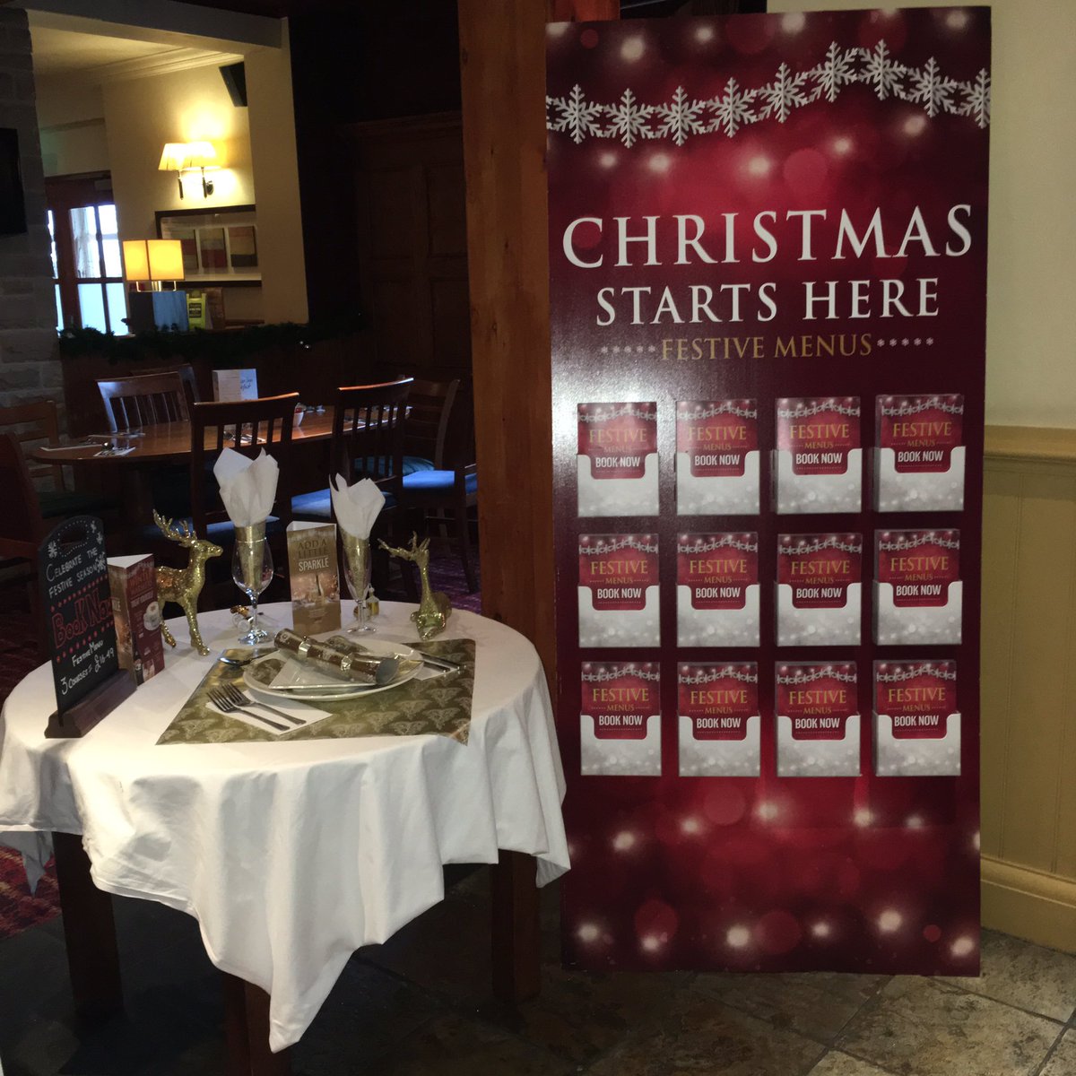 Coco_2212's tweet photo. Giving the display table a spruce up to smash Booking Bonaza weekend! 🌟🎄🌟 LastDay #Christmas2016 @SteveAdamsTT @StaplesClaire https://t.co/foqgVgNpg8