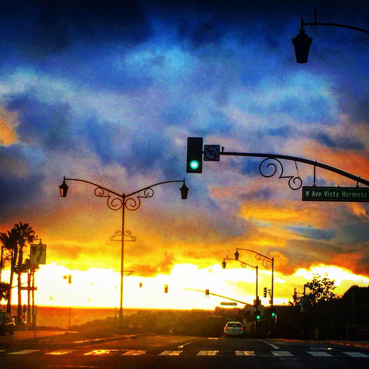daviddiaan's tweet photo. After the rain today in a so cal beach city https://t.co/fIa7C5xDu6