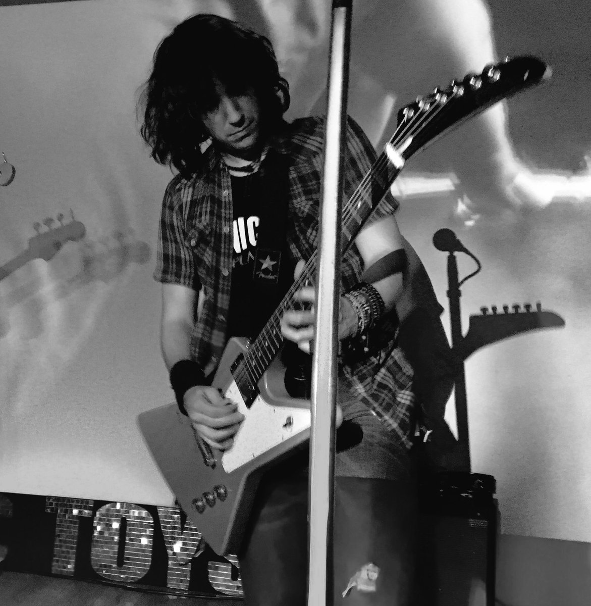 Resumen de la jornada <a href="/FairSaturday/">Fair Saturday Foundation</a> ayer con <a href="/igersbilbao/">Igers Bilbao</a> y <a href="/sonictoys/">sonic toys</a> en el <a href="/Dockbilbao/">Dock</a> #foto #rock #arte y #cultura solidaria !!!