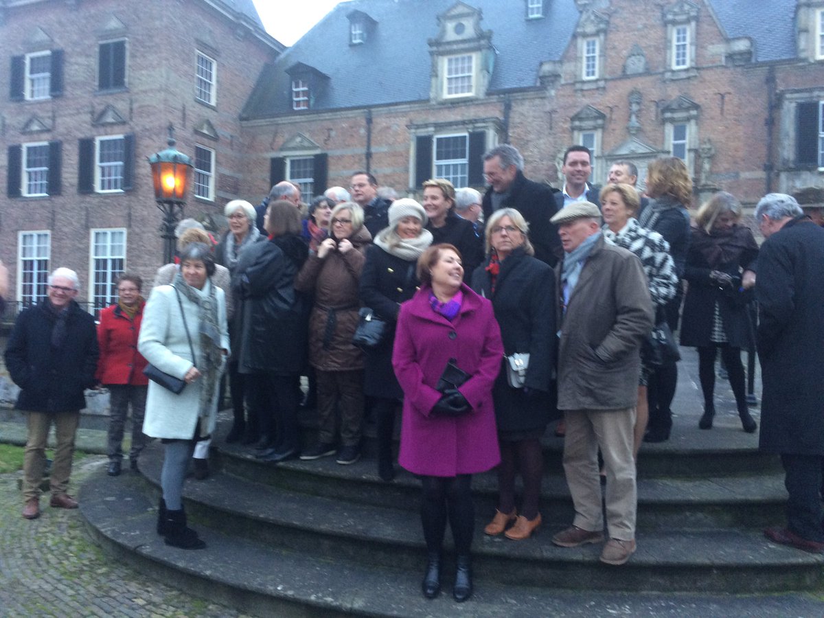SchoutenTheo's tweet photo. Geslaagde reünie van (oud-)bestuurders in kader 15 jarig bestaan @gemhofvantwente op kasteel Twickel in Delden https://t.co/bcZz9dh8GD