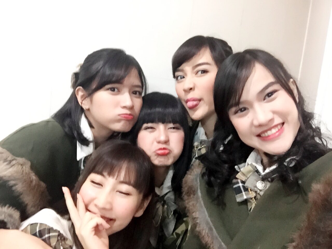 Dwi Putri Bonita on Twitter: "Thank You SBgN Terakhir nya 😭😭 semoga
