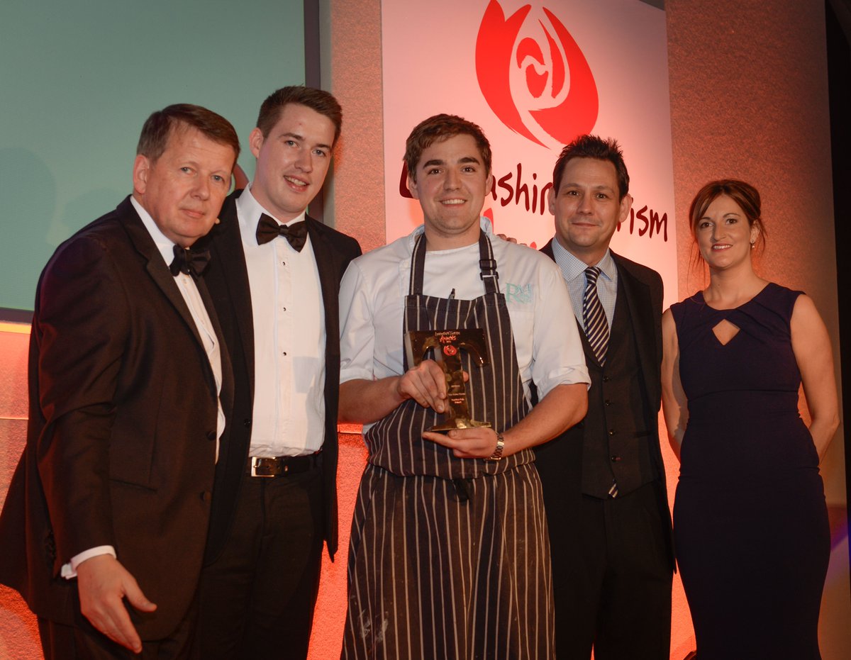 MarketingLancs's tweet photo. #LancashireDay🌹 spotlight - @The_ThreeFishes WINNER of the Tourism Pub Award at the #LTA16 https://t.co/8a36uxAfpZ https://t.co/89OtioYV47