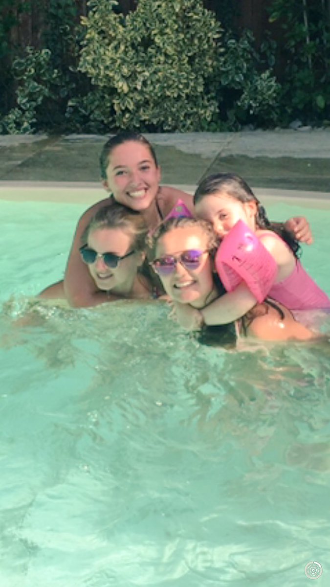 Happy 17th  mai 🚙❤️have a lovely day,  lots of love 🎉🍾@MaiaDilloway