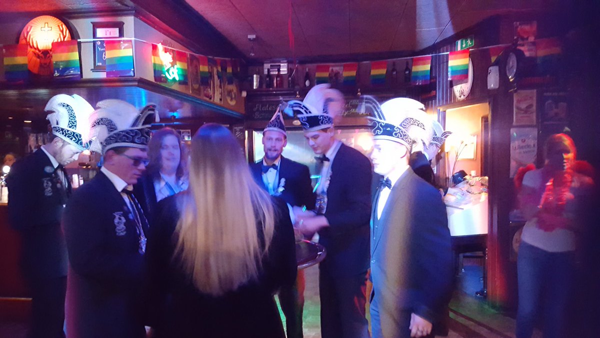 cvdeperskoelers's tweet photo. @Weteringzotten het was weer een geslaagd feestje bij de weteringzotten wij wensen prinses veerle en adjudant Pascal een mooi carnavals jaar https://t.co/KoM4VuVzbD