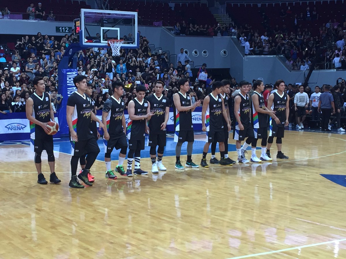 Hashtag_RonnieA's tweet photo. Team Daniel
Padilla warms up for the
game - Ronnie Alonte , Zanjoe Marudo and
more. https://t.co/CiOPSSSDh9 #TeamDanielKapamilyaPlayoffs