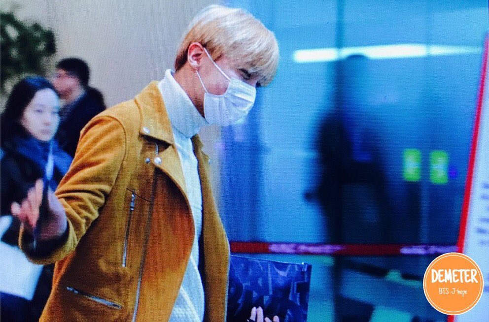 blamebts's tweet photo. im inactive for a few days and jung hoseok is freaking blonde now im weak https://t.co/7oLUcYQCwC