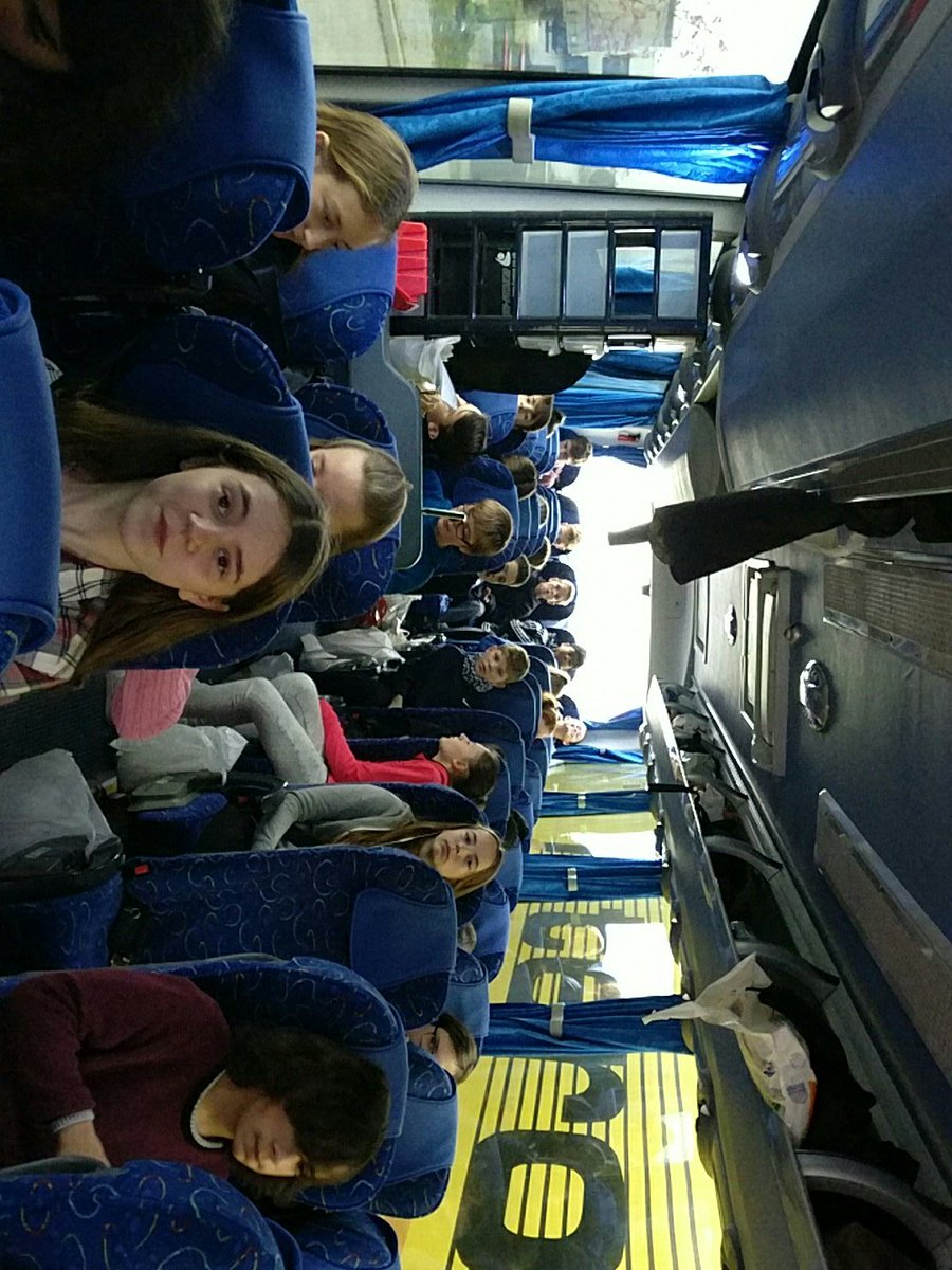 CSGSGerman's tweet photo. Sad to be leaving :( #weihnachten2016 #overtooquickly #seeyounextyear https://t.co/vRxkV6A15d